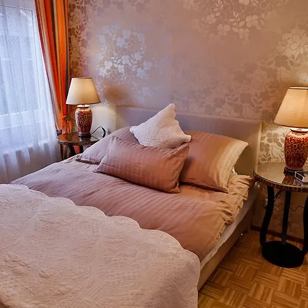 Golden Treasure Deluxe 아파트