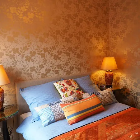 Golden Treasure Deluxe 아파트